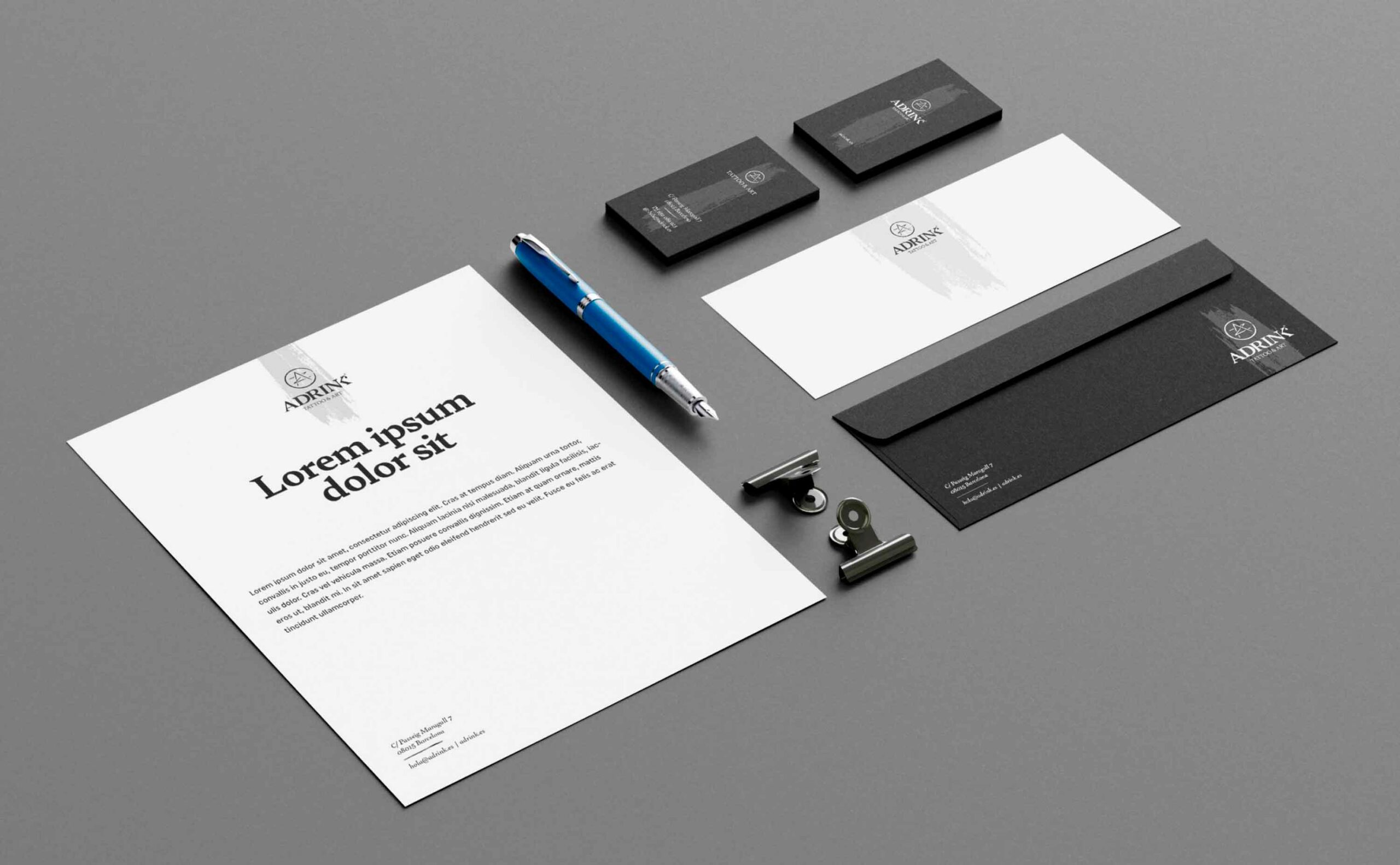 Aplicación del logotipo en una papelería corporativa